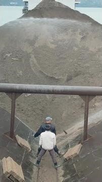 #跑船人的日常记录 #船舶卸货减压视频 #卸沙船工作原理 #船员的日常工作 #船舶运输Barge unloading | Satisfying VIdeo | Relaxing video