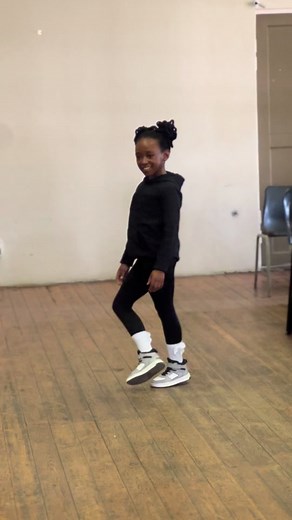 Songo's Stylish Model Demonstration