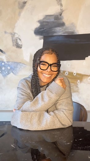 Janet Jackson on Instagram: "😘✌🏽"