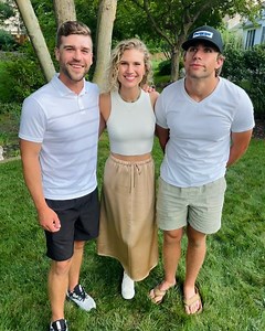 Payton Domschke on Instagram: "fam, friends, & deep dish🫶🏼🍕"