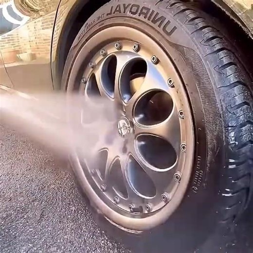 गाड़ी धोते समय ये गलती मत करना ❌ | Avoid This Mistakes While Washing A Car? | #facts #shorts