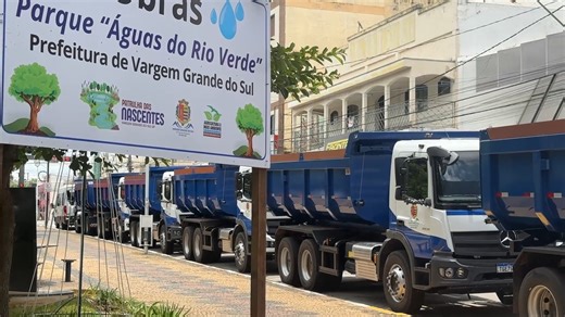 CELSO RIBEIRO on Instagram: "ABASTECIMENTO - NOVOS CAMINHÕES PARA AS OBRAS DA NOVA REPRESA E NOVO LAGO DA CIDADE Mais um passo muito importante foi dado para as obras de abastecimento em Vargem Grande do Sul, a aquisição de 08 Novos Caminhões Truck com caçamba basculante, zero quilômetro, que integram agora a frota municipal. Os novos caminhões estarão a serviço das obras da Nova Represa, a ser iniciada e também do Novo Lago no centro da cidade, ambas fazem parte do “Parque Águas do Rio Verde”, 