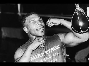 Тайсон учит бить свой коронный удар! Совет на тренировке/ Tyson teaching boxing.