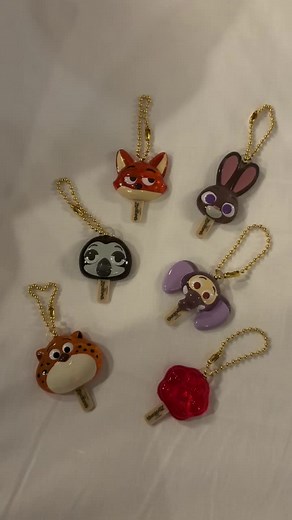 ズートピアガチャガチャ🦊🐰さいっっこうに可愛い！どこにつけようかな🤔#ズートピア#ズートピア2#ズートピアアイスキャンディチャーム #ガチャガチャ