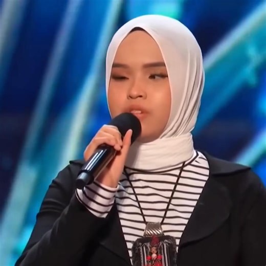 GOLDEN BUZZER! Simon Cowell Asks Blind Singer Putri Ariani to Sing SECOND SONG | American Talent Shows