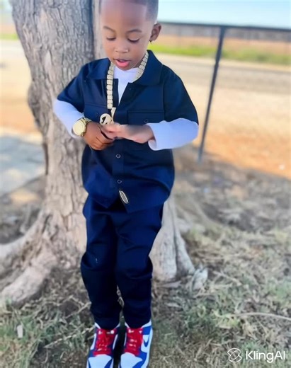 Big Boog 🥰 #LAnd #fyp #klingai #trending #ai | crab walk