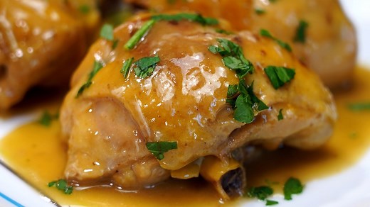 Pollo al ajillo ¡Un guiso tradicional español! Gorka Barredo prepara en su programa Que Viva La Cocina un pollo al ajillo muy fácil de hacer | Que viva la cocina