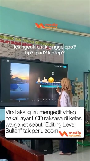 Via Media Network | Media Online Berjejaring Indonesia on Instagram: "Sebuah video unik yang memperlihatkan aktivitas seorang guru di dalam kelas tengah menjadi sorotan warganet. Jika biasanya mengedit video dilakukan melalui ponsel, tablet, atau laptop, guru pemilik akun @siealth_ ini justru memanfaatkan fasilitas sekolah berupa layar sentuh LCD berukuran sangat besar. Dalam video tersebut, sang guru tampak asyik mengedit timeline video di layar raksasa dengan keterangan jenaka, "Lek ngedit ena