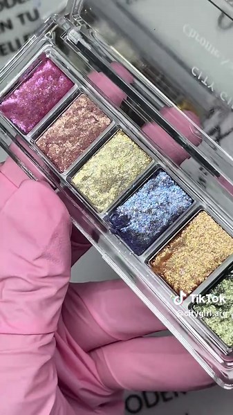 Uñas Cromadas: Tutorial para un Nail Art Perfecto