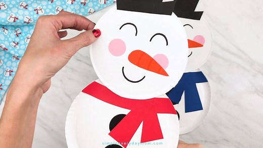 SNOWMAN CRAFT FOR KIDS Template and directions here: https://www.simpleeverydaymom.com/snowman-paper-plate-craft/ | Simple Everyday Mom