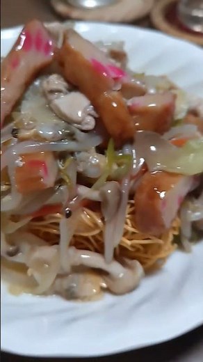 今夜は、長崎皿うどんを作りました😄お昼ご飯が遅かったので、軽めにと思い皿うどんにしました☺️叔母が長崎に住んでいるので何回か遊びに行って、本場の皿うどんも食べました👍私風の皿うどん、美味しかったです😋