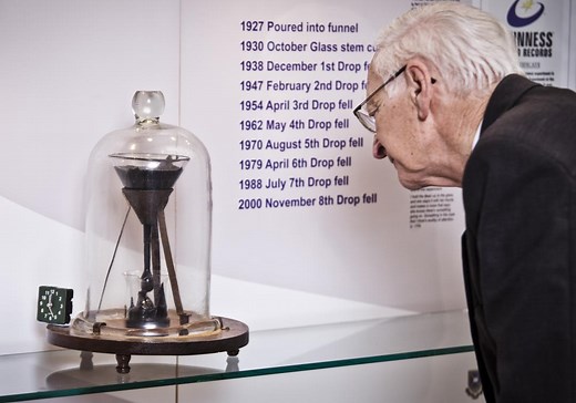 Explainer: the pitch drop experiment