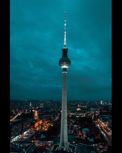 Experience breathtaking panoramic views from the iconic Berlin TV Tower, the tallest structure in Berlin. Located at Alexanderplatz, this 368-meter tower (known locally as Fernsehturm) offers a 360° observation deck with stunning views over the entire city skyline. Built in 1969, the Berlin TV Tower was originally a symbol of East Germany and today stands as one of Germany’s most visited attractions. On a clear day, you can see up to 40 kilometers across Berlin! Don’t miss the rotating Sphere re