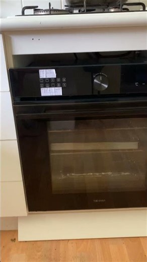 Kim Reviews the Technika Pyrolytic 60cm Oven | The Good Guys