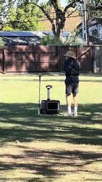 ❤️SO CUTE: Old man works on his baseball swing alone in the park