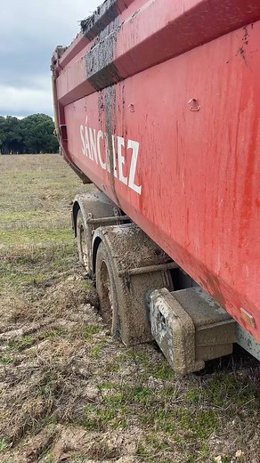 1M views · 6K reactions | I have a problem 﫢 #johndeere #stillbroken #farming #agriculture #gardening #farmer #johndeere #tractor #nature #garden | Jose Maxwell | Facebook