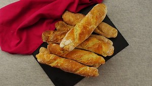 French Baguette: the easy and crusty bread recipe