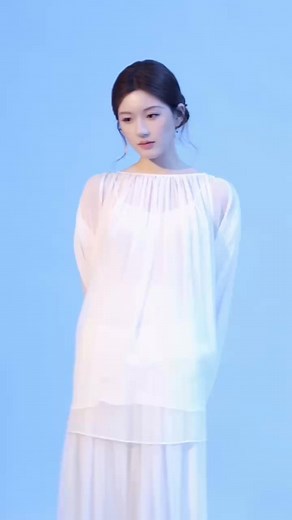 Zhao Lusi's studio douyin update🤍 The spirit snake ushered in the new year, and its eyes and eyebrows were as beautiful as a painting for a thousand years~ #zhaolusi #赵露思 #RosyZhao | Rosy Zhao Lu Si
