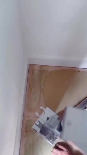 Mirror finish #flooring #satisfying #skilledtrades #oddlysatisfying #selfleveling #tradie #foryou #reelsfb #fyp #reelsvideo #reels #fypシ゚ #viral | Leo Glover