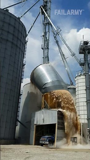 Who is cleaning up all this? 😳😭