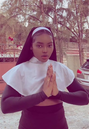 Vidéos de Phalova ♡🦋♡ VFK (@phalovavfk) au sujet de pavlova