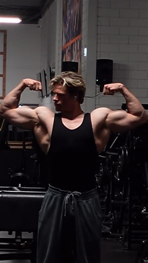 Gekke Cas on Instagram: "Caffeine👇🏽? • • • • • #adt #bakkie #rietadt #fullsend #stevewilldoit #sendit #chug #chuglife #badlands #bigsends #bigsendsonly #bigsends2025 #rietbak #gekgaan #adtje #bier #beer #chugs #booze #alcohol"