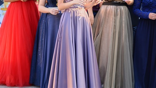 Charlotte businesswomen create pop-up boutique where girls can get free prom dresses