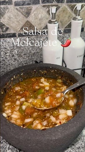How to make an authentic salsa de molcajete