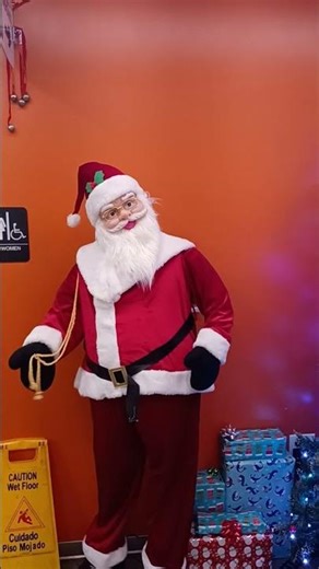 Animatronic Santa Dancing🎅🏻🕺🏻❤️💚 #christmas #santaclaus #2025videos #holidays2025