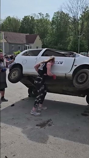 Unbelievable Strength! Women Stuns by Lifting a Car with Pure Muscle Power!
