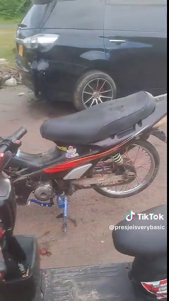 Exciting New Suriname Music: Shitss Backk Gngggg