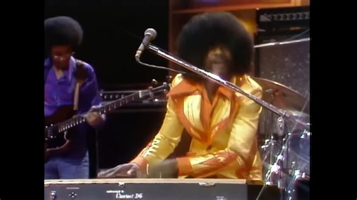 The Midnight Special - April 13, 1973 (Ep 11) Hosted by Bill Cosby with special guest appearances by David Brenner, Ray Charles, Fanny, Waylon Jennings, Billy Preston, Steely Dan, Taj Mahal, and Wolfman Jack. 0:00:00 – Intro 0:01:40 – Bill Cosby – Ursulena (With Your Washing Machina) 0:09:00 – Ray Charles – Early in the Morning 0:12:15 – Billy Preston – Will It Go Round in Circles 0:15:43 – David Brenner – Stand Up Comedy 0:22:31 – Steely Dan – Reelin in the Years 0:26:50 – Taj Mahal – Talk abou