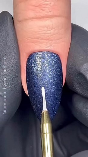 Cute Snowman ⛄️ I’ve added shading to him for more depth but you don’t have to if you don’t want to. It will still look lovely without it 🥰 #saveifyoulike Using #everythingmagpie ♥︎ JINGLE YOUR BELLS Gel Colour ♥︎ MAGPIE ARTYgels ♥︎ TOP IT OFF ♥︎ PREMIUM DETAILER BRUSH 9 & 11 ♥︎ MAGPIE WATERCOLOUR Brush 2 🖤 @magpie_beauty 🖤 @magpie_education 🖤 @aleana_hand Practice Female Thumb #nails #nailsonfleek #nailsofinstagram #instanails #nailswag #naildesigns #nailsoftheday #nailporn #gelnaildesign #