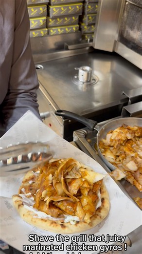 How to make a chicken gyros wrap #food #londoners #foodie #resturent #chickengyro