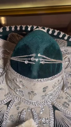 Gui Barbosa Vaipraondemoc on Instagram: "AULA 8: Como se comportar em um rodízio mexicano, sendo pobre!"