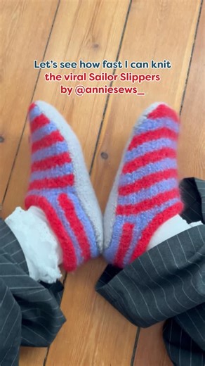 Hobbii - Yarn & Free Patterns on Instagram: "How fast do you think you could knit the Sailor slippers?! 😍 Our colleague, Sif, is a fast knitter - she knitted both slippers in just 6 hours! Do you think you could make them faster than her? The pattern is the viral Sailor Slippers by @anniesews_, and the yarn is one strand of our Snowstorm wool yarn 🧶❄️ Tip: You can also use two strands of our Friends Wool if you want even more colors to choose from! 😉 . . #sailorslippers #feltingknit #yarn #ya