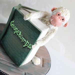 Goosebumps cake 🤍 | Zoe's Fancy Cakes