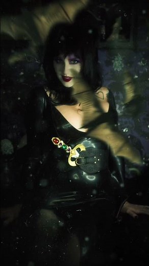 My Elvira cosplay for the spooky season ✨ #elvira #cosplay #spooky #spookyseason #halloween