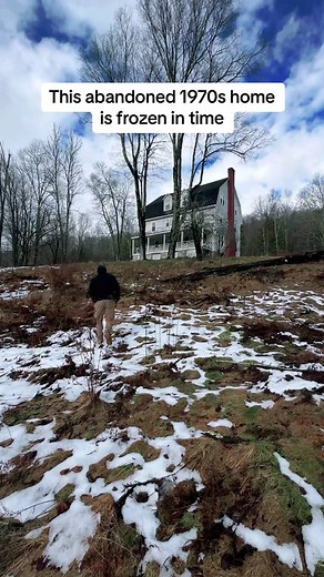 Frozen in Time: Exploring an Abandoned 1970s Vintage Home