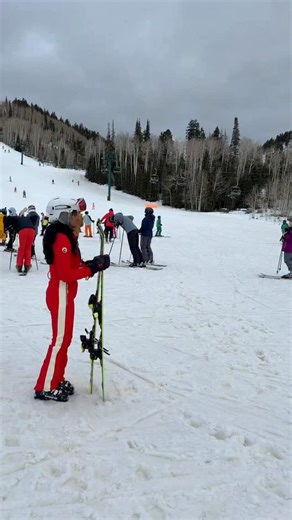 From last chair to dinner plans, The Brass Tag offers a cozy finish to a Deer Valley ski day. 🎥 @twinspirationalparties | Deer Valley Resort