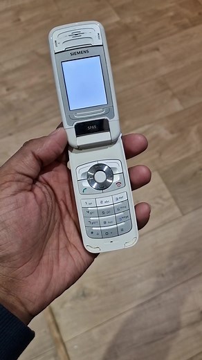 Exploring the Nostalgic Siemens SF65 Slide Phone