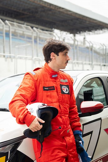 uma terça que eu não esperava. Fui pra Interlagos, entrei num Abarth e fiz coisas que normalmente só acontecem em corrida de verdade: modo poison ligado, pista vazia, 185 cavalos, é o tipo de experiência que você não consegue descrever direito, só sentir. Uma terça fora do comum! @fiatbr *publi