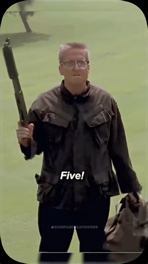 Golfer Picks the Wrong Guy to Mess With… 😬☠️ #michaeldouglas #fallingdown #shortvideo #foryou #fyp