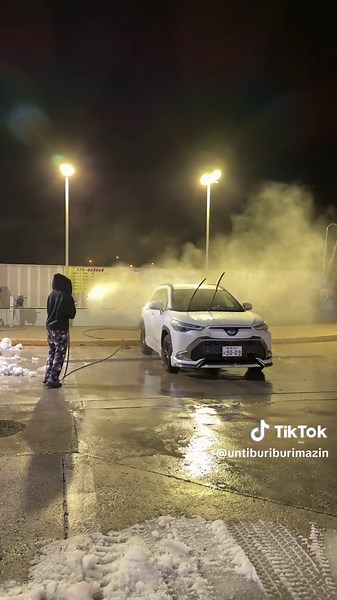 撥水コーティングは洗車機のやつを信じてないので自分で全部やります。#新潟 #カローラクロス #リフレクター #モデリスタ #ホワイトパール
