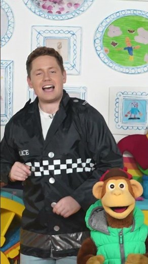 Let's play Find the Missing Hat with David and Milkshake! Monkey in the Milkshake! Studio