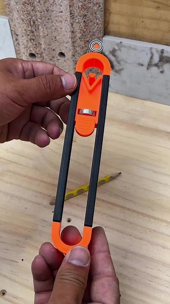 Este trazador te permite trazar fácilmente los contornos de materiales.#diy #handtools #tools #tiktokshopblackfriday #woodworking
