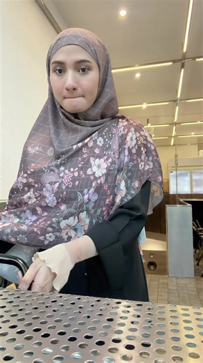 Paradox nya... terbiasa sendiri
