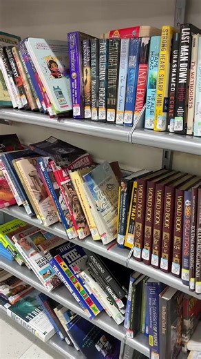 Book thrifting at a random goodwill that I have never been to before 📚 #bookthrifting #goodwillfinds #bookthriftingvlog #bookshoppingspree #thriftedbooks