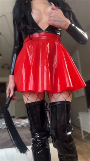 Juliana on Instagram: "Latex asmr 🔊 #latex #gloves #mistress"