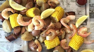 Try this slow cooker shrimp boil for an easy and FUN weeknight dinner. recipe-->>>http://5dinners1hour.com/slow-cooker-shrimp-boil/ easy make ahead meal plans--->>http://5dinners1hour.com/meal-plans-for-busy-people/ | 5 Dinners 1 Hour